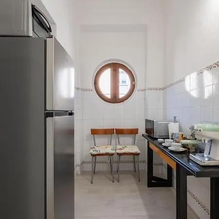 Casa Ofride -centro-poetto 10 Min-wi-fi-netflix 公寓 卡利亚里