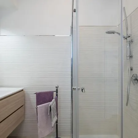 Casa Ofride -centro-poetto 10 Min-wi-fi-netflix 卡利亚里