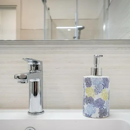 Casa Ofride -centro-poetto 10 Min-wi-fi-netflix * Cagliari