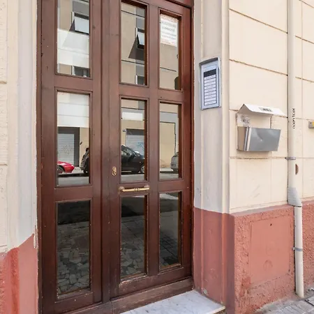 Casa Ofride -centro-poetto 10 Min-wi-fi-netflix Apartment Cagliari